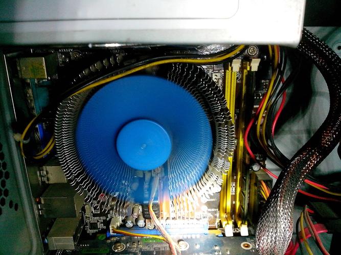 侧吹cpu风扇怎么拆
