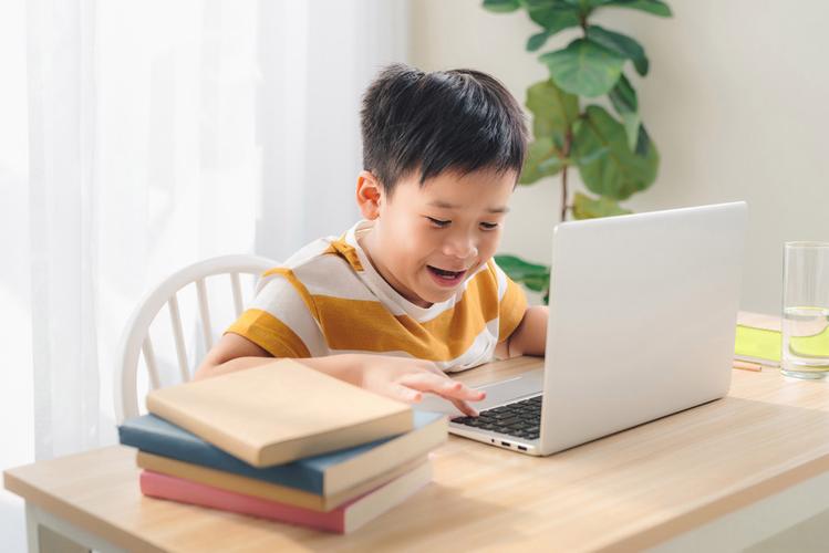 如何合理控制小孩每日使用电脑的时间？