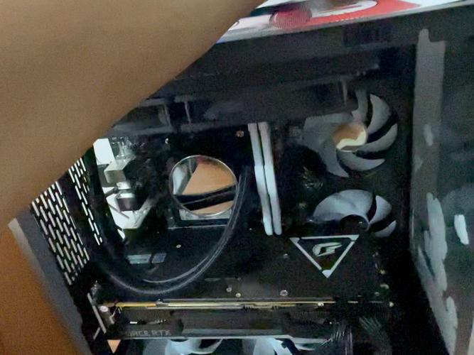 电脑主机开机不亮，究竟是何原因所致？