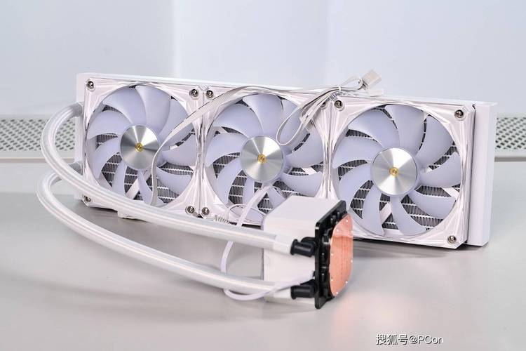 直白询问型，- CPU水冷散热器的实际散热效果究竟好不好？，- CPU水冷散热器在性能表现上真的好吗？，对比探讨型，- CPU水冷散热器与传统风冷相比真的好吗？，- CPU水冷散热器和液氮冷却相比优势好吗？，适用场景型，- 用于高端游戏电脑的CPU水冷散热器好吗？，- 日常办公电脑用CPU水冷散热器合适吗？