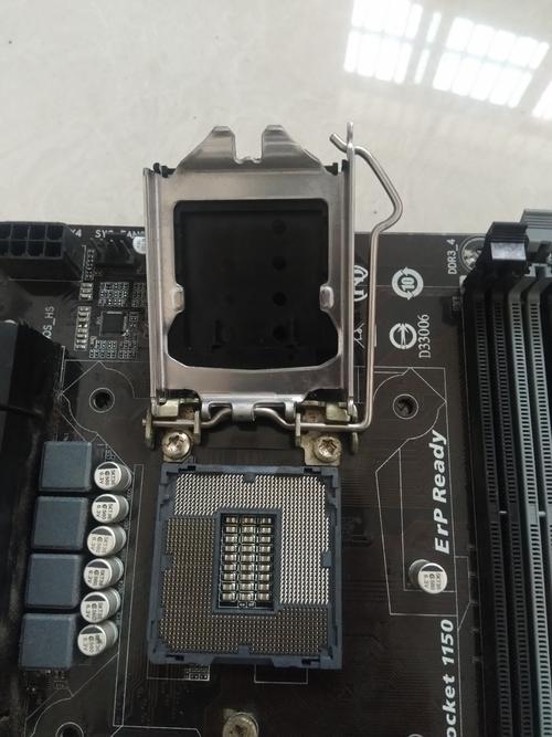 主板上面cpu的塑料盖子怎么上