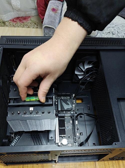 电脑cpu应该怎么放到卡槽里