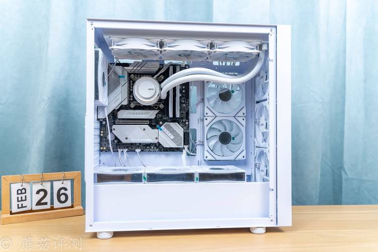 CPU风扇固定在机箱上的吗