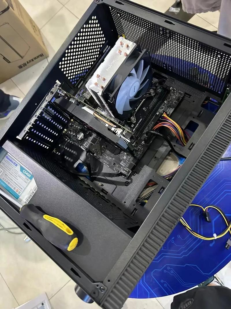 自己组装电脑中等配置