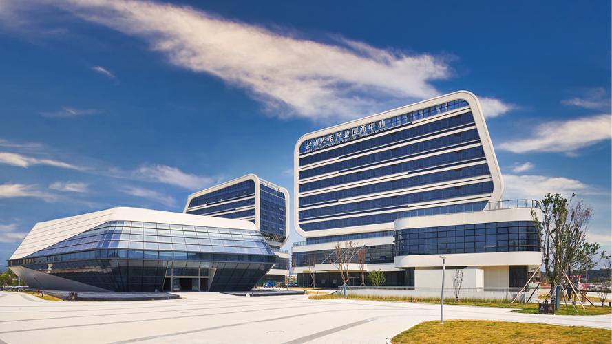 台卅最大网络公司，引领科技时代的互联网新范式