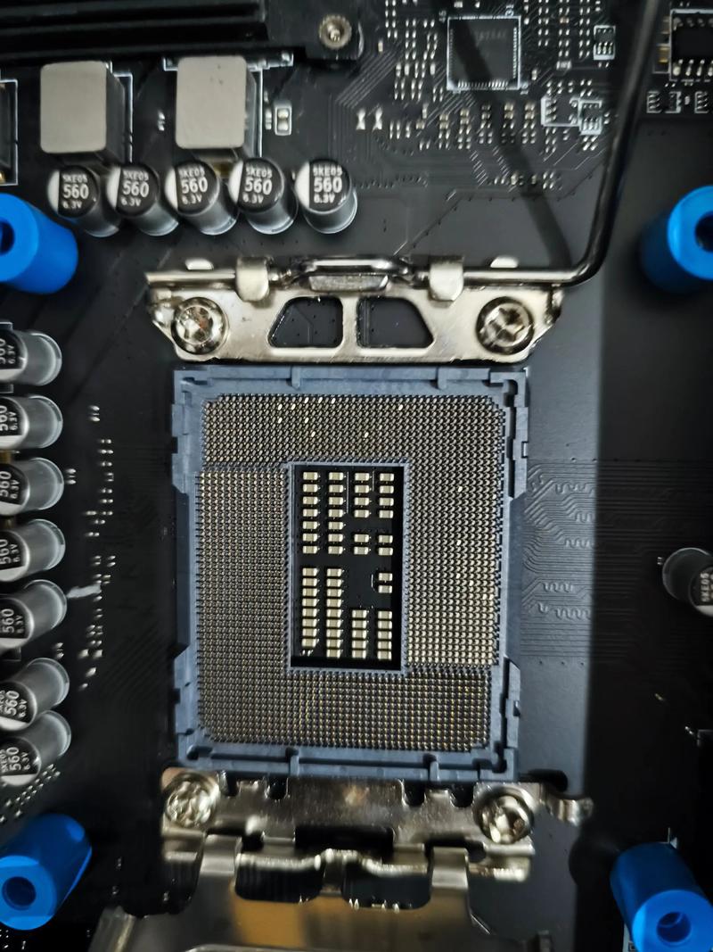 CPU针脚与硅脂，芯片制造的并发症