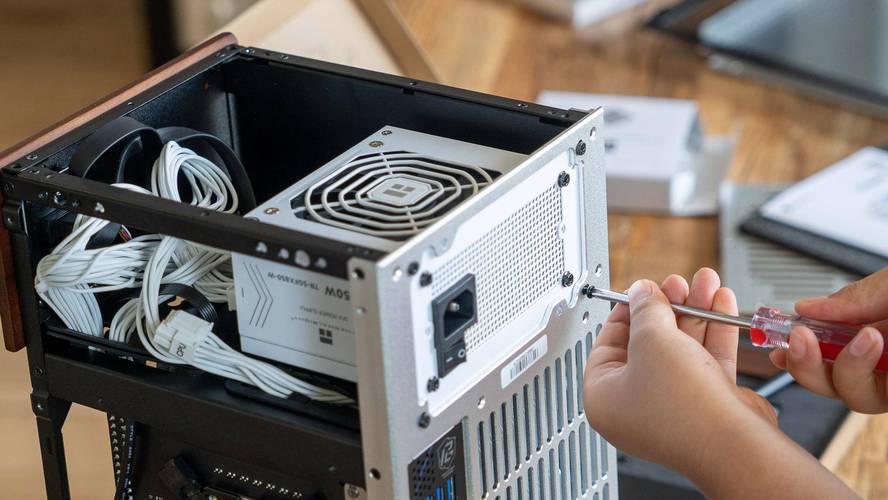 轻松完成电脑装机,让您的电脑更高效!