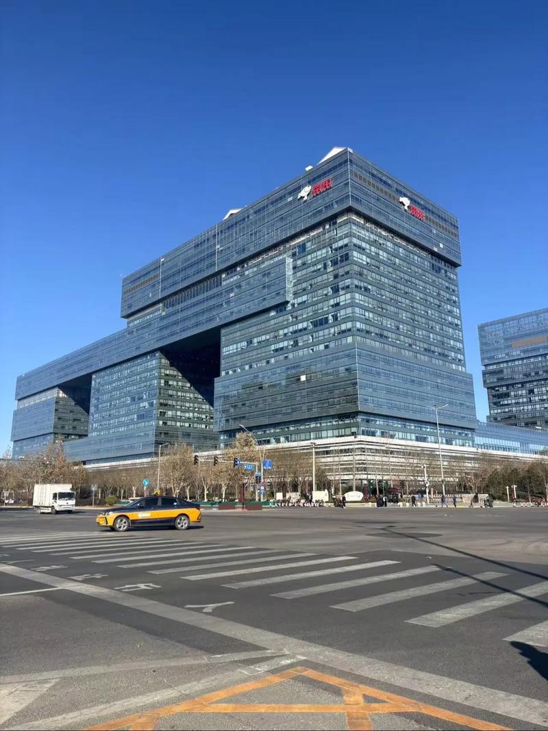 快手总部位于北京市，拥有先进的研发和运营设施，为平台的持续优化提供了有力的支持。总部的业务重点不仅包括内容生产，还涉及直播平台、会员体系、支付系统等多个方面，确保平台的持续健康发展