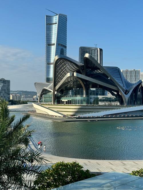 一、珠海的建筑特色与现代感