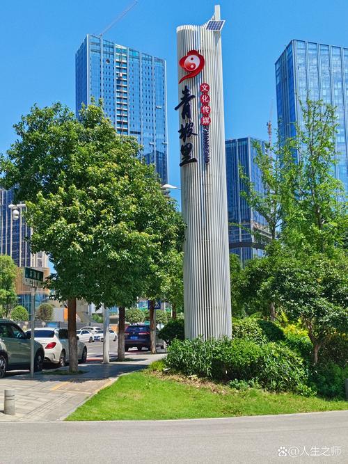 成都草由八网络，让生活更美好