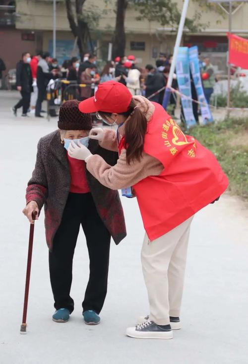 疫情过后,镇上人与人之间的温情