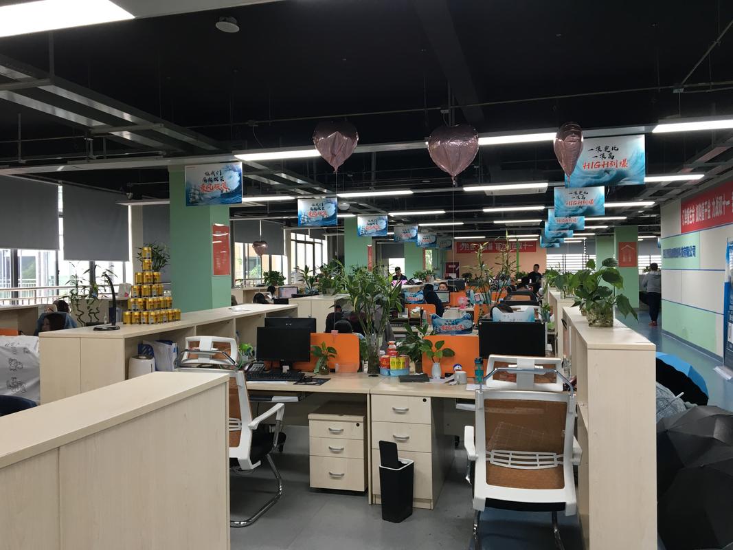 苏州吴中区网络公司是一家专业的网络技术公司,位于苏州市吴中区,致力于为客户提供优质的网络解决方案。公司成立于215年,凭借专业的技术实力和贴心的服务,赢得了众多消费者的信赖