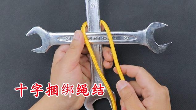 电脑十字交叉剪裁技巧可以通过裁剪电脑上的十字交叉结构来实现。首先，需要确定十字交叉的结构，通常包括两条交叉的线条，可能需要调整矩形的大小，或者可能需要裁剪某些线条