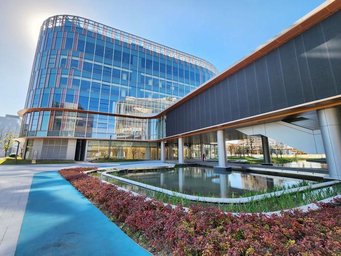 营造数字化新标杆，打造上海医院数字化新标杆