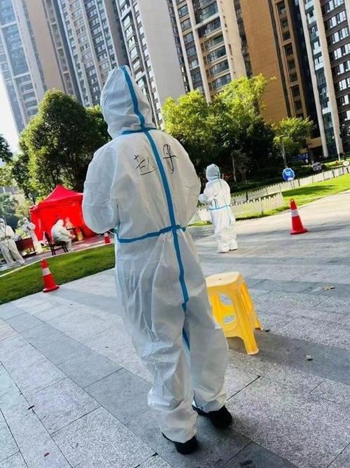 疫情 soldiers，贵阳疫情防控中的英雄力量