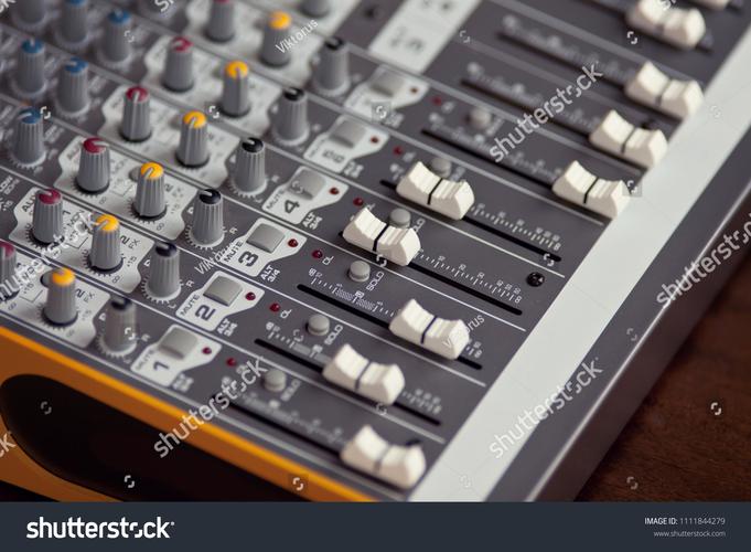 音乐雷达电脑版 vs 万普平板电脑，Choosing the Right Tool for Your Music Needs