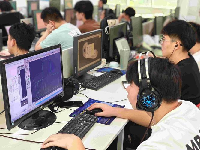 同方电脑，高端定位，专业服务，合肥培训助力学员成长