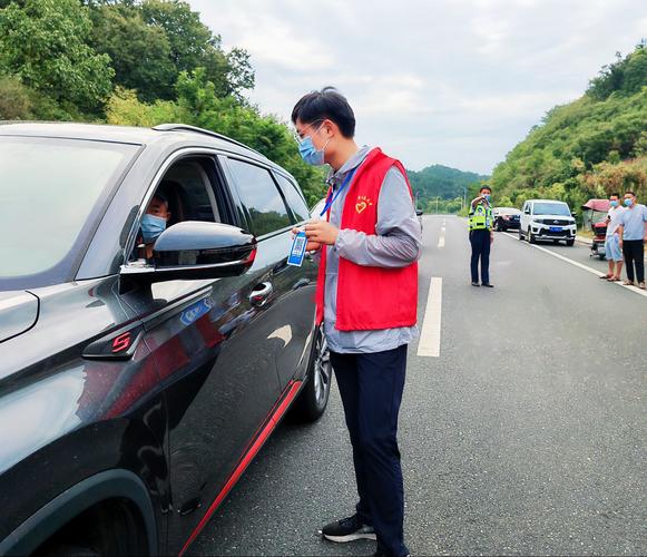 最近，南京丁家的疫情形势引起了广泛关注。作为南京重要的社会服务社区之一，丁家以其良好的基础设施和高效的社区管理吸引了大量居民。然而，近期出现了一起与丁家居民相关的疫情事件，引发了广泛关注和讨论