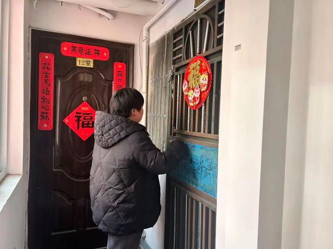 最近,南京丁家的疫情形势引起了广泛关注。作为南京重要的社会服务社区之一,丁家以其良好的基础设施和高效的社区管理吸引了大量居民。然而,近期出现了一起与丁家居民相关的疫情事件,引发了广泛关注和讨论