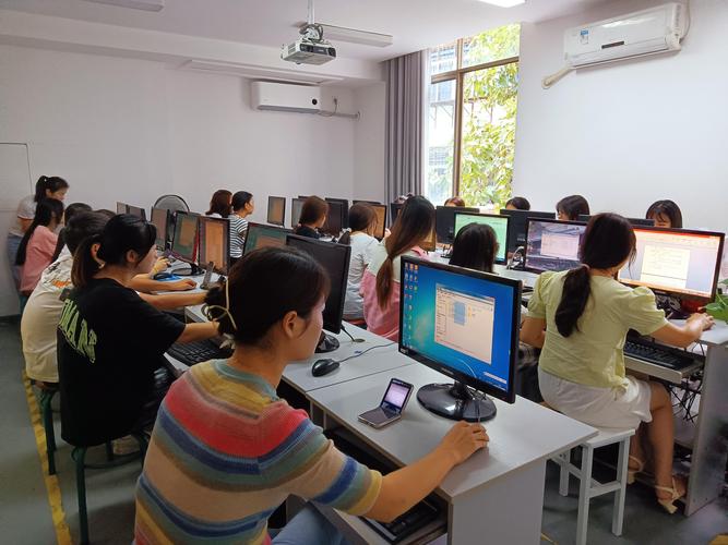 渭南电脑培训，如何让学习更轻松？丑脸评分电脑版教学分析