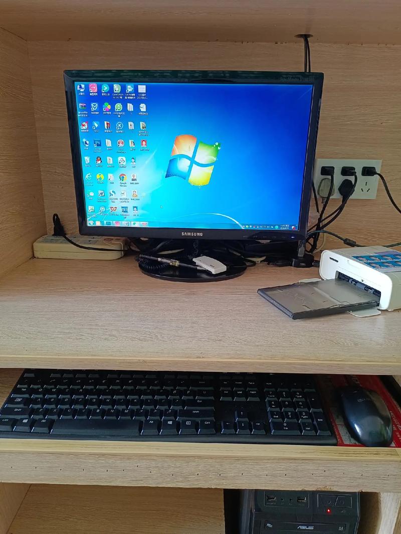 一个普通的电脑,简单地放在桌上,就是一个普通的工具。但当你仔细观察,你会发现,这个小小的设备里,藏着无数值得思考和优化的地方