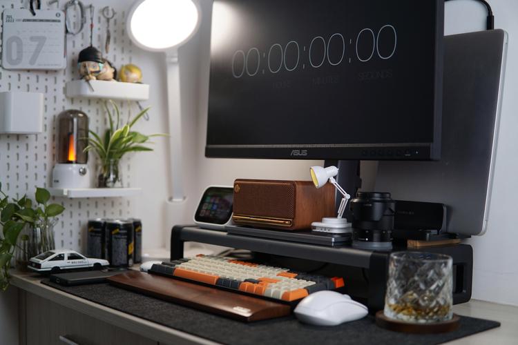 电脑音箱与桌面搭配，你的理想办公桌设计指南