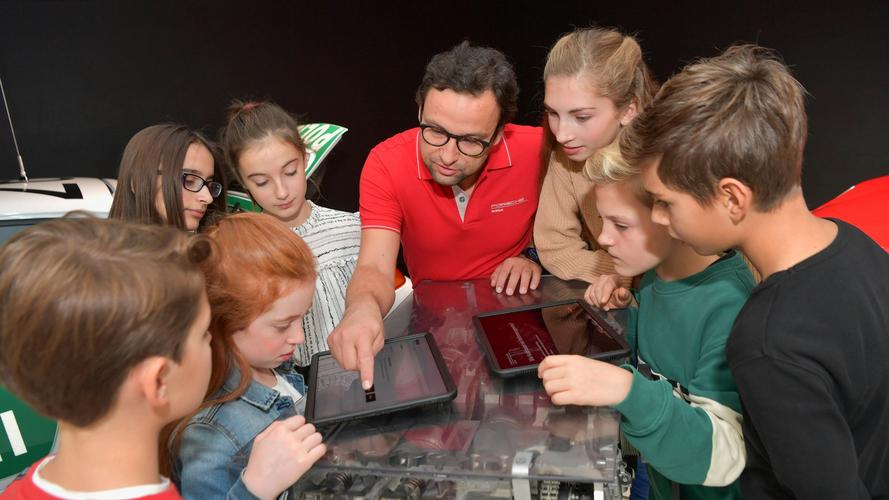 optimized for Younger Generation:How to Choose the Right Child电脑桌