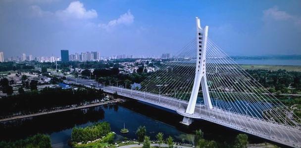 新泰的现代化，从城市形象到市场潜力的实现