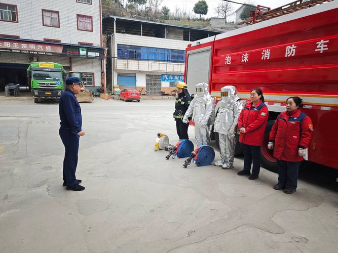 金华加油站，疫情之火迎风起，危机之花迎风绽放