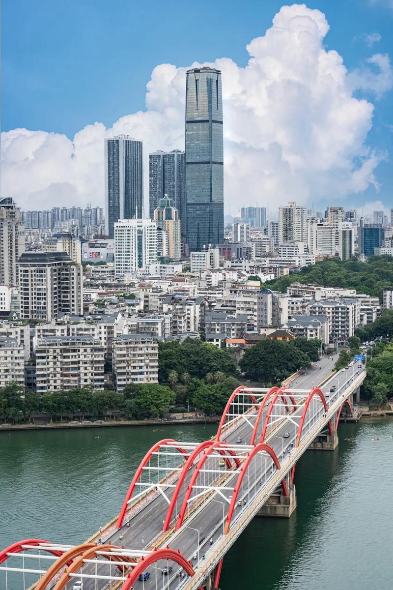 柳州市如何成功构建现代化城市？