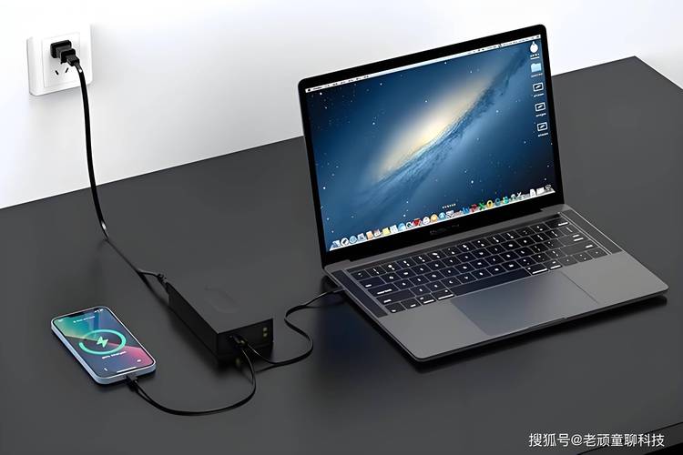 电脑，科技之光，生活新范本