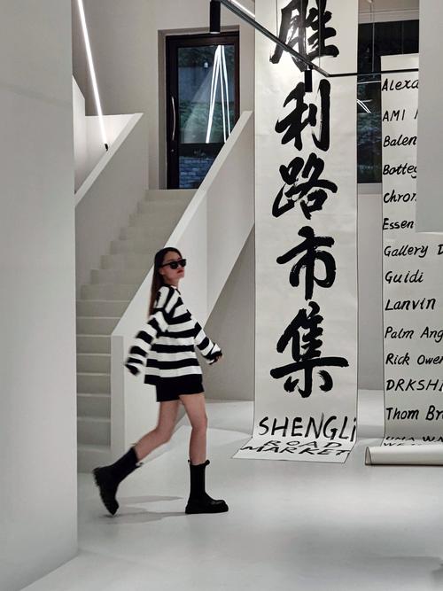 用巴黎世家网络词汇提升你的写作能力