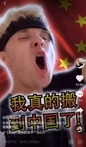 在抖音（YouTube）中，虽然没有官方的双击功能，但你可以通过手动操作复制视频内容。具体操作方法如下