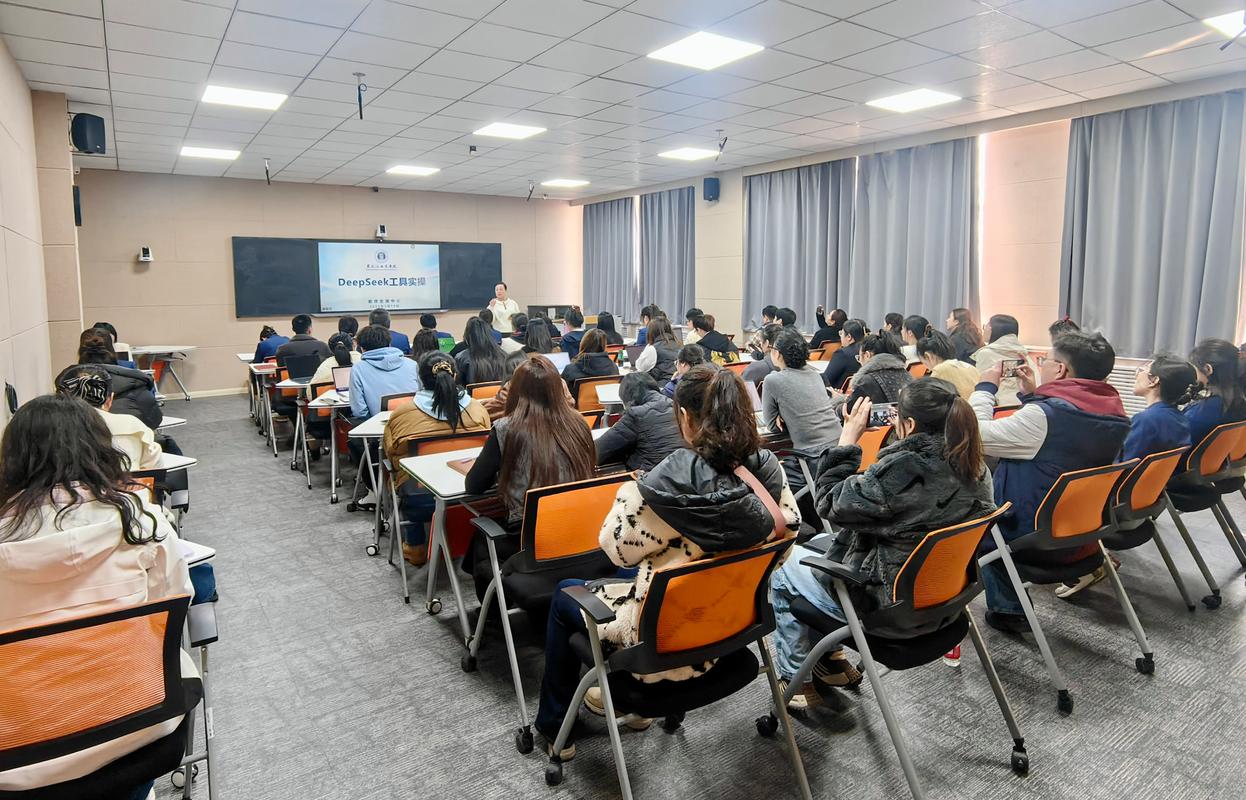 郑州电脑培训学校是全国知名的在线教育平台,拥有专业的教师团队,他们通过系统化的教学方法,帮助学习者快速掌握各种技术技能。无论是编程、设计、办公还是生活管理,小米平板都能提供个性化的解决方案