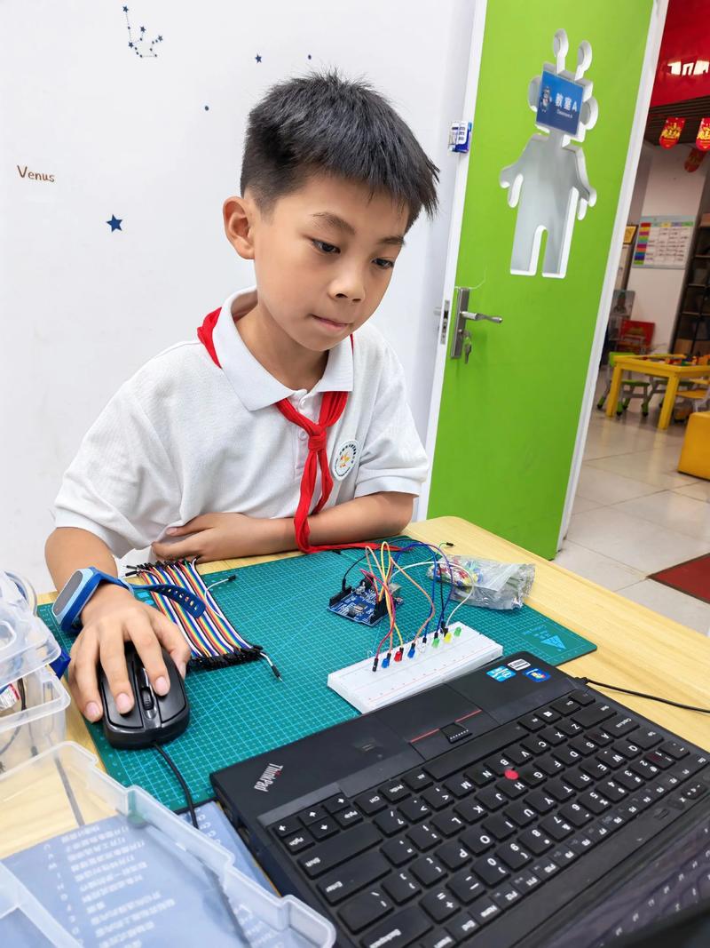培养幼儿电脑素养，昆山科技助力成长