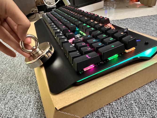 铜色键盘，打造高效办公的新范式