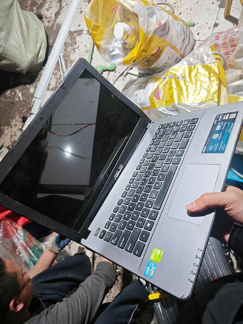 带电脑去三国，华硕笔记本的神操作之旅