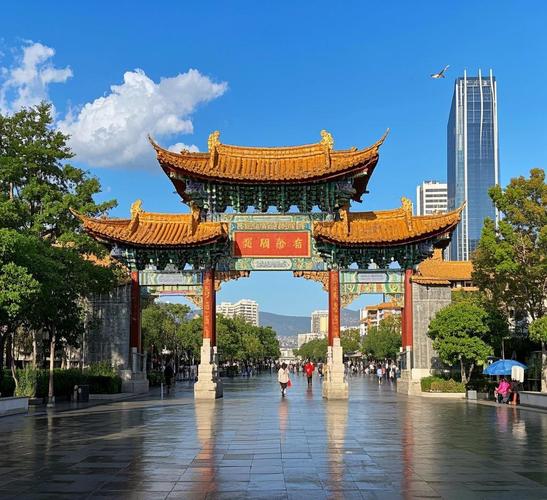 昆明旅游城市特征,交通便利、美食吸引、文化特色显著