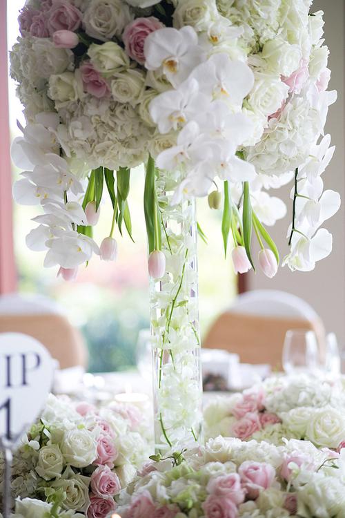 提升 computer 桌子的优雅感，让 your wedding 或 meeting looks truly stunning