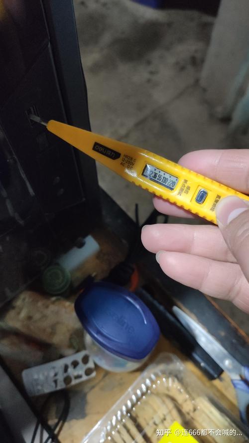 电脑机箱漏电，怎么解决？赛鲸电脑桌的隐藏故障陷阱