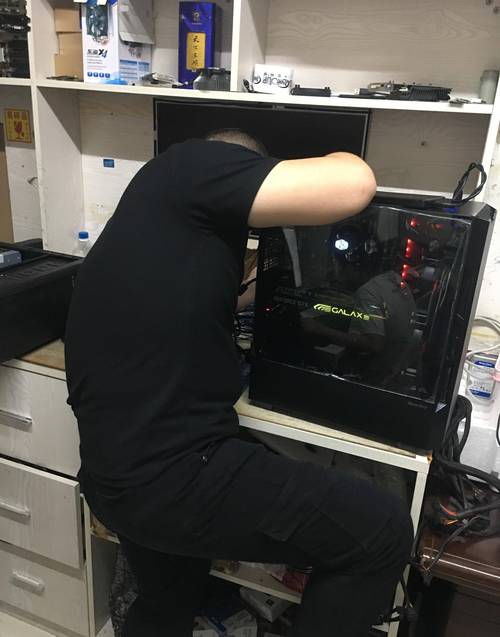 组装电脑怎么看配置?这个问题听起来有些复杂,但其实是一个非常实用且系统性的步骤。如果你对电脑组装充满好奇,或者正在寻找更高效的方式让自己成为一位电脑组装高手,这篇文章将告诉你如何轻松掌握这一过程